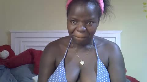 Snapshot of misscandy352_ chatting on 04/13/26, 02:22 misscandy352_ online show from 04/13/26, 02:22