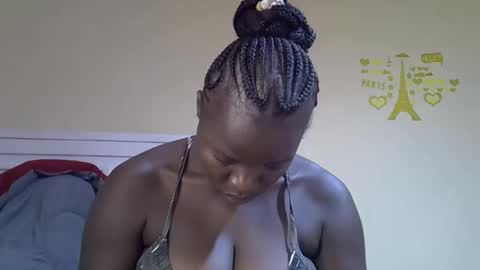 Snapshot of misscandy352_ chatting on 05/05/26, 05:04 misscandy352_ online show from 05/05/26, 05:04