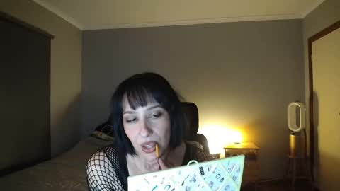 Snapshot of misscarmilla444 chatting on 09/15/25, 03:50 MissCarmilla444 online show from 09/15/25, 03:50