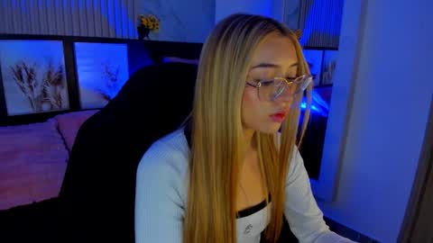 misscheelsee_as online show from 09/18/25, 01:18