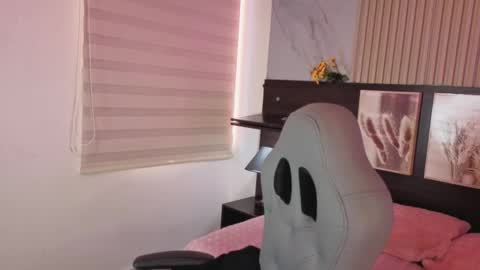 misscheelsee_as online show from 10/15/25, 02:50