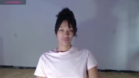 Snapshot of misscruzxz chatting on 11/29/25, 04:10 Donna di Diamanti online show from 11/29/25, 04:10