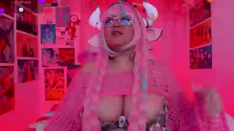 Snapshot of misscurvytop chatting on 10/26/25, 01:11 Vane online show from 10/26/25, 01:11