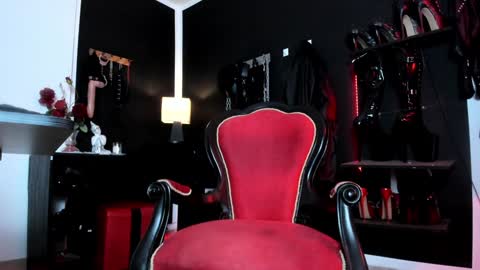 Snapshot of missdarklady chatting on 01/31/25, 01:43 Missdarklady online show from 01/31/25, 01:43