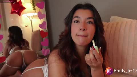 Snapshot of missemily_11 chatting on 02/16/26, 09:27 Yuliana online show from 02/16/26, 09:27