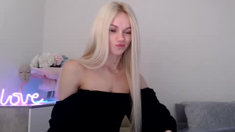 Snapshot of missemma1111 chatting on 01/09/25, 12:46 EMMA online show from 01/09/25, 12:46