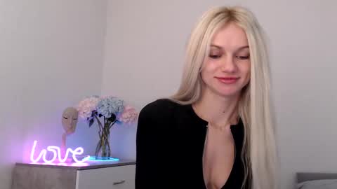 Snapshot of missemma1111 chatting on 01/15/25, 10:24 EMMA online show from 01/15/25, 10:24