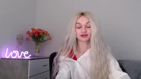 Snapshot of missemma1111 chatting on 02/15/25, 09:37 EMMA online show from 02/15/25, 09:37