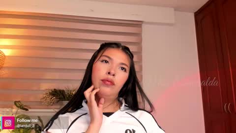 Julieta Arboleda   but i like call me esme online show from 11/18/25, 09:41