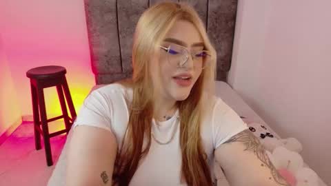 missevans_ online show from 12/18/25, 02:45