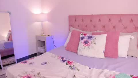 Melany Hiller online show from 10/08/25, 02:31