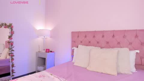 Melany Hiller online show from 12/15/25, 03:00