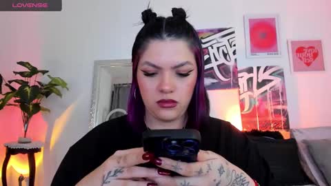 Snapshot of misshuntt3rs chatting on 01/09/25, 02:43 Annie online show from 01/09/25, 02:43