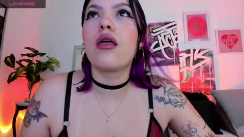 Snapshot of misshuntt3rs chatting on 02/01/25, 02:47 Annie online show from 02/01/25, 02:47