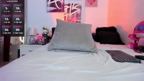 Snapshot of misshuntt3rs chatting on 02/07/25, 06:03 Annie online show from 02/07/25, 06:03