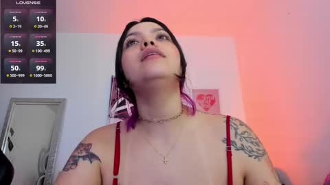 Snapshot of misshuntt3rs chatting on 02/09/25, 08:33 Annie online show from 02/09/25, 08:33