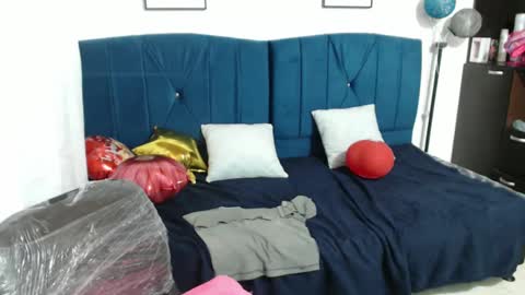 misskarol18 online show from 02/13/25, 07:31