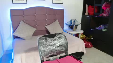 misskarol18 online show from 02/18/25, 05:10