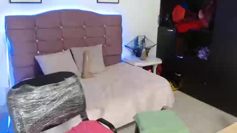 misskarol18 online show from 02/21/25, 06:04