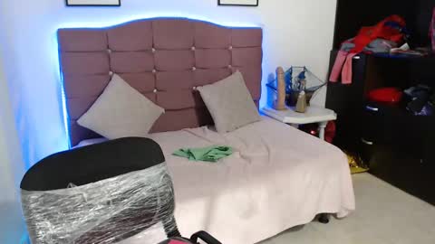 misskarol18 online show from 02/22/25, 05:57