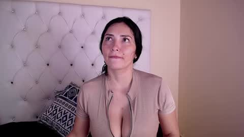 Snapshot of misskharla chatting on 12/18/24, 08:25 Danna online show from 12/18/24, 08:25