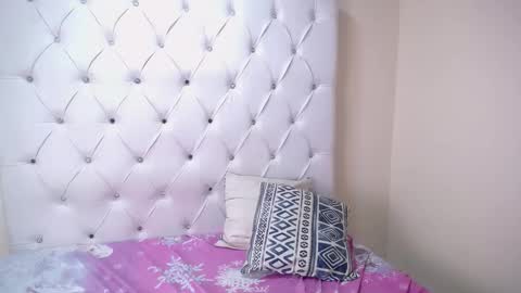 Snapshot of misskharla chatting on 11/21/25, 07:56 Danna online show from 11/21/25, 07:56