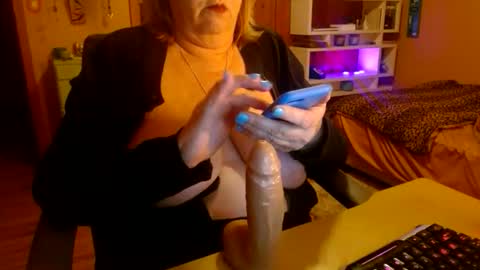 Snapshot of misskittyfox chatting on 01/18/26, 05:55 MissKittyFox online show from 01/18/26, 05:55