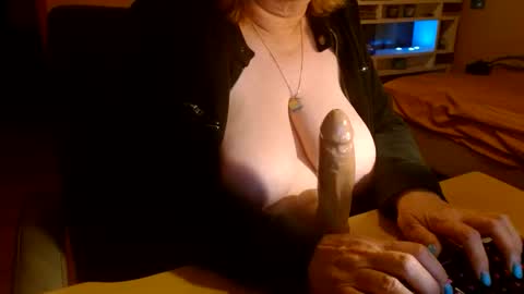 Snapshot of misskittyfox chatting on 02/06/26, 05:56 MissKittyFox online show from 02/06/26, 05:56