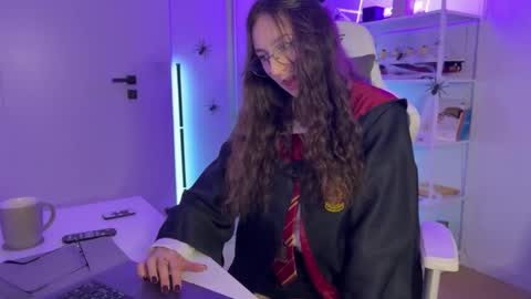 misslalii online show from 10/31/25, 05:14