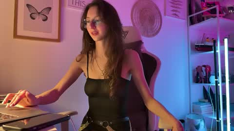 misslalii online show from 05/26/26, 07:43
