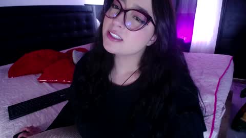 Snapshot of missloise chatting on 12/12/24, 03:59 Miss Loise online show from 12/12/24, 03:59