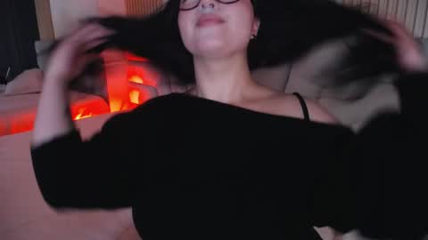 Snapshot of missloise chatting on 04/20/26, 01:19 Miss Loise online show from 04/20/26, 01:19