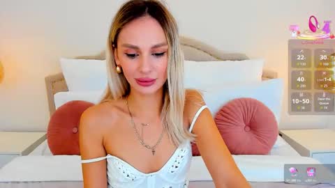 Snapshot of misslou_ chatting on 10/17/25, 05:21 Lou online show from 10/17/25, 05:21
