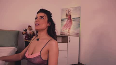 Lullu online show from 12/04/25, 02:37