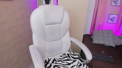 Snapshot of misslynn_ chatting on 03/07/25, 04:13 i am lyn online show from 03/07/25, 04:13