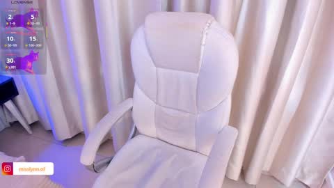 i am lyn online show from 11/19/25, 03:28