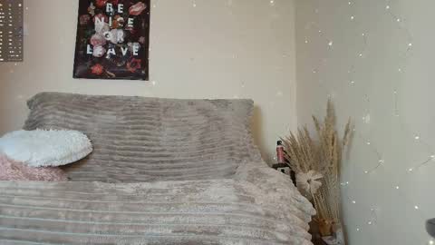 Snapshot of missmagnetizm chatting on 11/29/25, 09:40 Vi online show from 11/29/25, 09:40