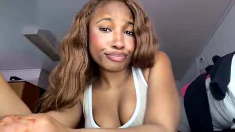 missmarimac online show from 02/24/26, 10:52