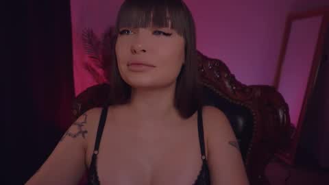 LUXXANDRA online show from 02/19/25, 05:16