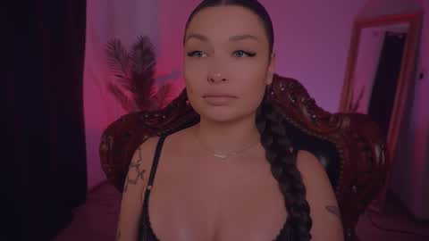 LUXXANDRA online show from 02/26/25, 09:21