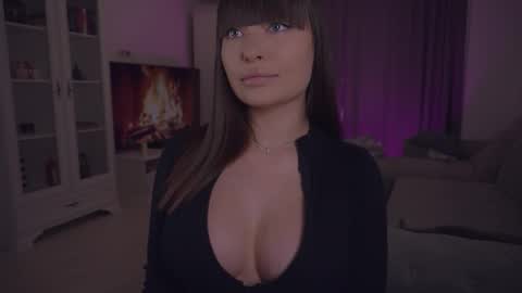 LUXXANDRA online show from 02/17/26, 08:55