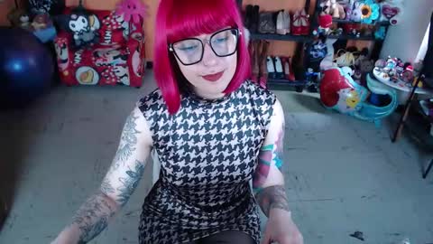 Miss Mia online show from 11/28/25, 01:25