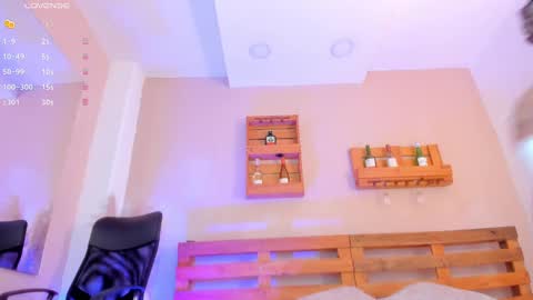 Snapshot of missmiaa_ chatting on 10/11/25, 11:42 Mia online show from 10/11/25, 11:42