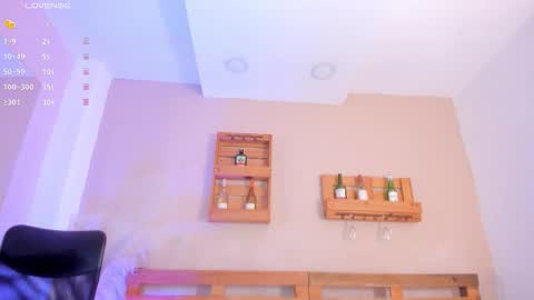 Snapshot of missmiaa_ chatting on 10/22/25, 11:43 Mia online show from 10/22/25, 11:43