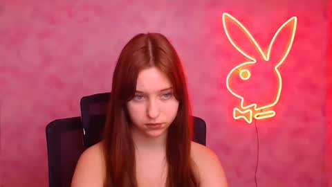 Mia online show from 12/04/25, 01:09