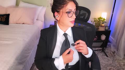 Mina online show from 09/09/25, 03:28