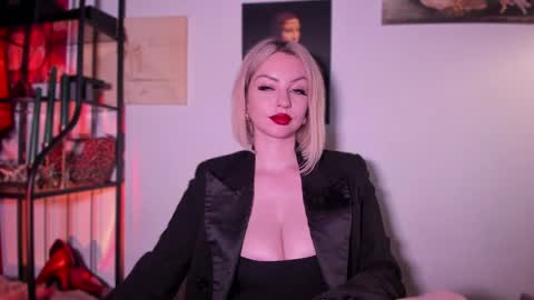 Snapshot of missmirandagd chatting on 02/08/25, 03:10   online show from 02/08/25, 03:10