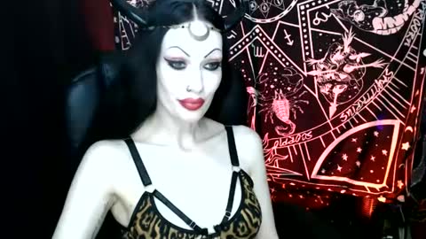 MissMoonDoll online show from 01/02/25, 04:30