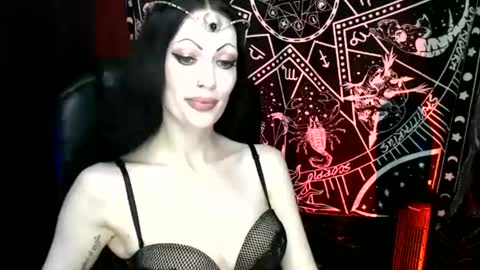 MissMoonDoll online show from 02/19/25, 04:23