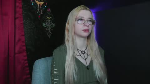 Snapshot of missnikkivill chatting on 02/11/25, 08:20 Mistress Nikki Vill online show from 02/11/25, 08:20